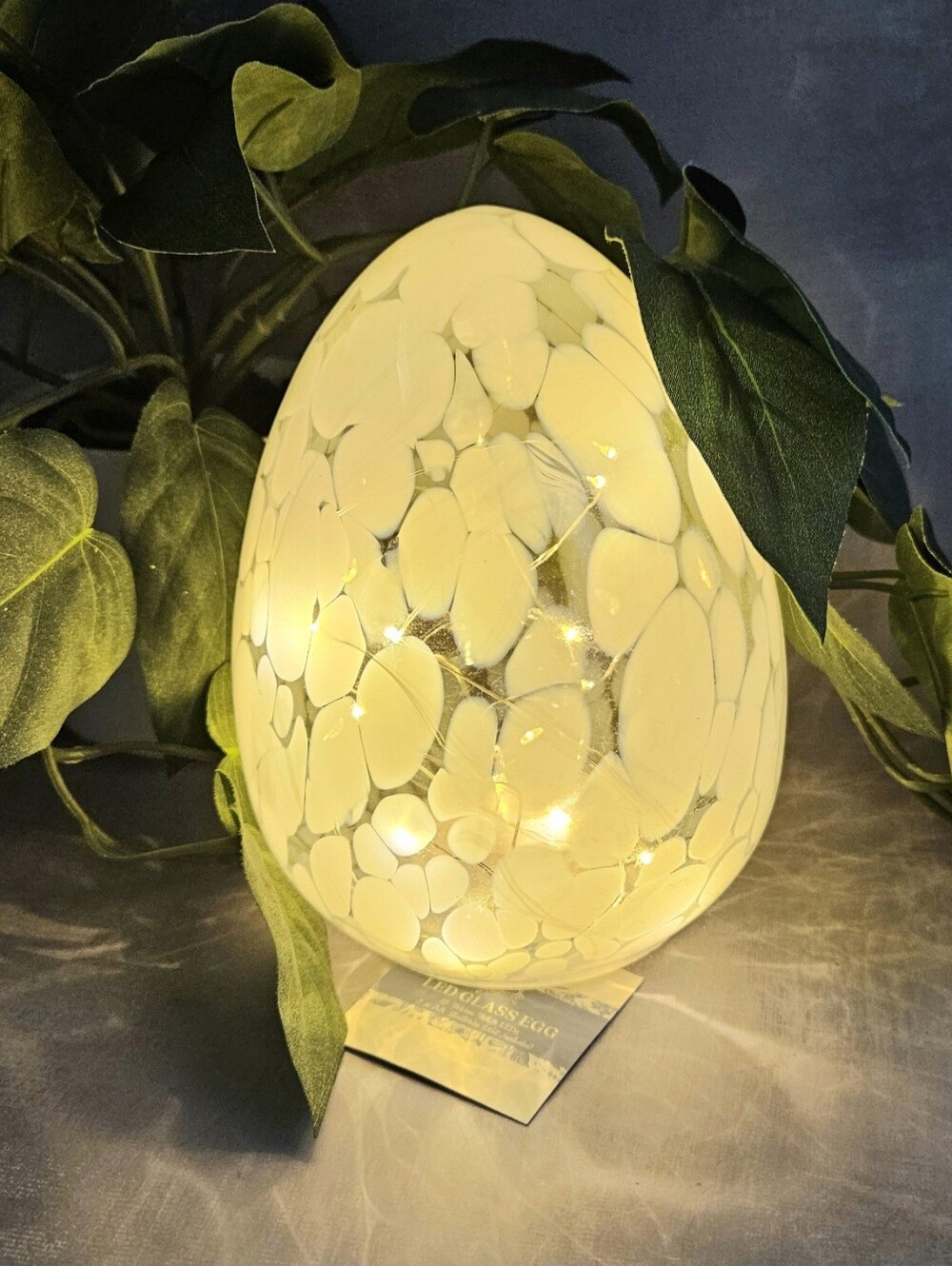 Merkury Innovations nwt Confetti Glass LED Light lamp Egg white Glass with white